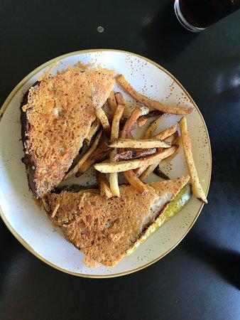 Papa's Pub & Eatery